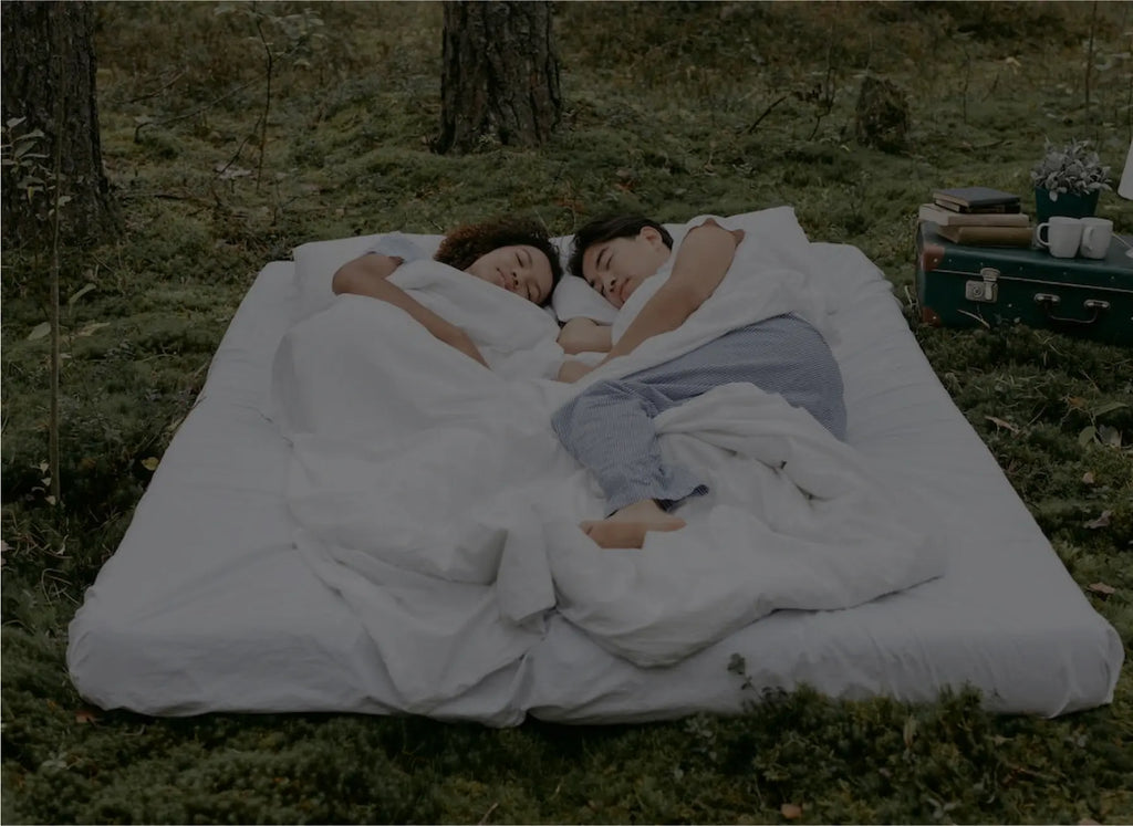 Couple_sleeping_outdoors_in_fresh_air_on_Essentia_mattress